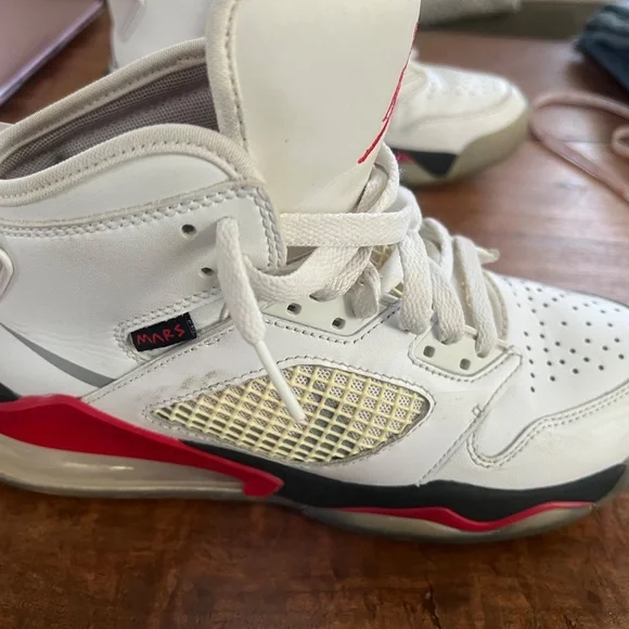 JORDAN MARS 270 'FIRE RED'